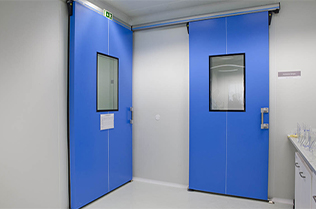 Hogyan szabályozható egy légmentesen záródó automata tolóajtó nyitási és zárási sebessége?